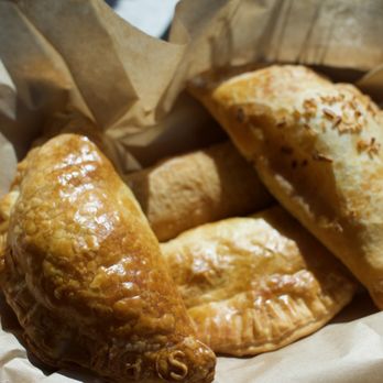 Empanada Harry's Bakery and Cafe - Basket of goodies - Venezuelan Near Me - Miami, Florida Empanada Harry's Bakery and Cafe - Basket of goodies - Venezuelan Near Me - Miami, Florida