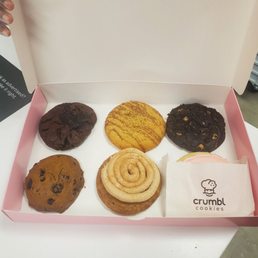 Yummmm.  My fav was definitely the churro cookie!  (Thatsthe one with the icing)