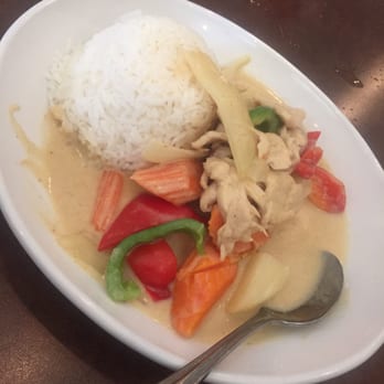 Ta Ra Rin Thai Cuisine - Yellow curry with chicken - Thai Near Me - Eugene, Oregon Ta Ra Rin Thai Cuisine - Yellow curry with chicken - Thai Near Me - Eugene, Oregon