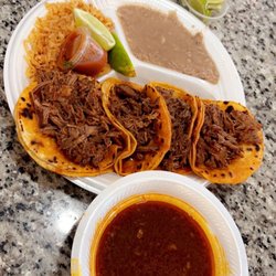Roble's Taqueria - Birria taco plate