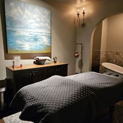 Woodhouse Spa - North Bethesda - Love this room. It offers a tub which is included as part of your spa experience.