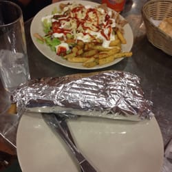 Doner Salama - Kebab de pollo con queso y patatas (arriba) y kebab mixto en pita (abajo)