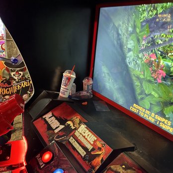 Lost Worlds - Trash from the day before! They don't clean the place - Laser Tag Near Me - Livermore, California