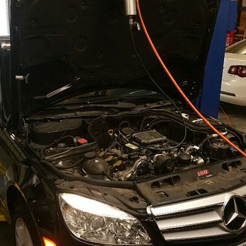 Third Coast Bimmers - Mercedes Benz receiving a fuel injection cleaning - Auto Repair Near Me - Pearland, Texas