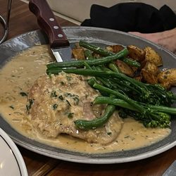 Max Cafe Bar & Restaurant
