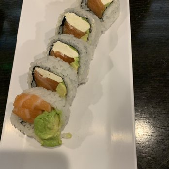 Show Sushi - Philly Roll - Sushi Bars Near Me - San Dimas, California