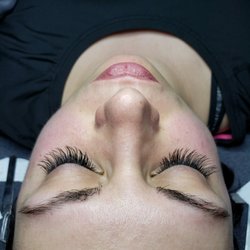Ireland Beauty In The Village - Get the lash effect