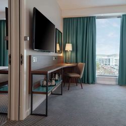 Hampton by Hilton Edinburgh Airport - Guest room
