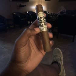 Fifth Earl Cigars - Smoking in the lounge