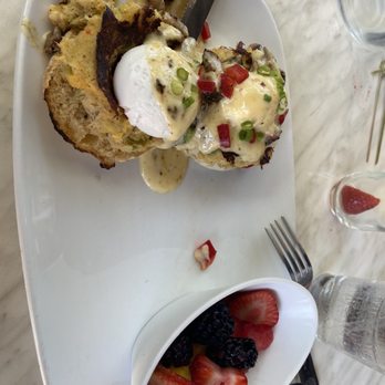 Another Broken Egg Cafe - Crab Egg Benedict - Cafes Near Me - Lake Mary, Florida