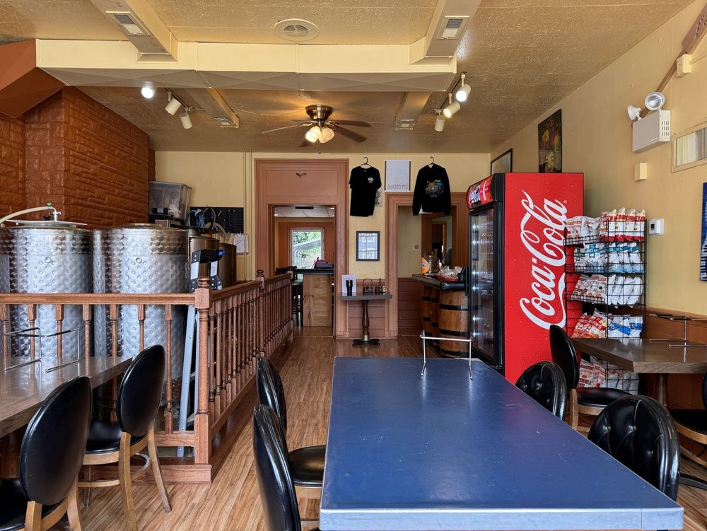 Seve-N-Dots Publik Pizza Place