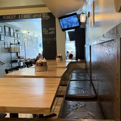 Redd's Smokehouse BBQ - Some of the seating from the upper level looking down