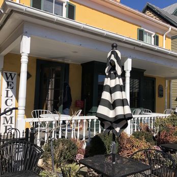 Middleburg Common Grounds - Outdoor seating - Coffee & Tea Near Me - Middleburg, Virginia Middleburg Common Grounds - Outdoor seating - Coffee & Tea Near Me - Middleburg, Virginia