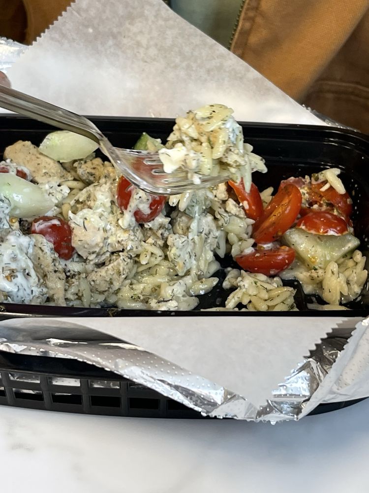 La Las Roast & Bistro Logo