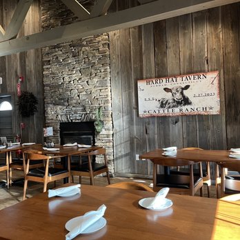 Hard Hat Tavern - Durham - Newly refurbished - Pubs Near Me - Durham, Connecticut