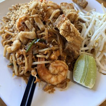 Kwan Kitchen - Kwan's Pad Thai - Thai Near Me - Pasadena, California