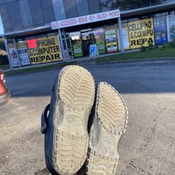 Houston Smartphone - Cement damage on my shoes.