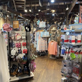 Cracker Barrel Old Country Store - Breakfast & Brunch Near Me - Belleville, Michigan