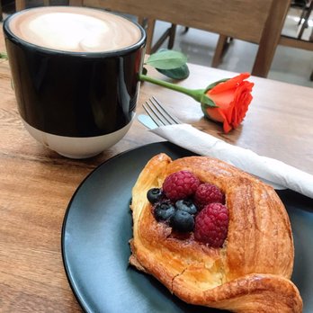 Blend Station - Soy mocha & berry croissant - Coffee & Tea Near Me - Ciudad de México, DIF