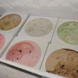 Off the Beaten Path Ice Cream Shoppe - Lots of Hershey ice cream flavors