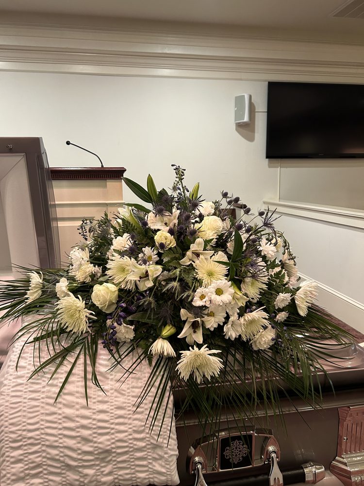 PINNERS FLOWER Updated September 2024 530 W Washington St, Suffolk