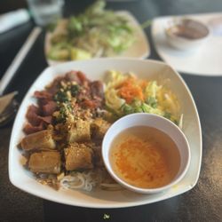 Asian Cafe Bar & Grill - Bun thit nuong choi