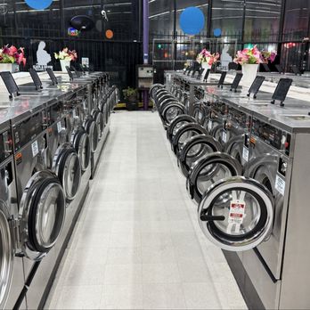 Clean Wash Center - Every night we clean each machine and prepare them for the next day. - Laundromat Near Me - San Francisco, California Clean Wash Center - Every night we clean each machine and prepare them for the next day. - Laundromat Near Me - San Francisco, California