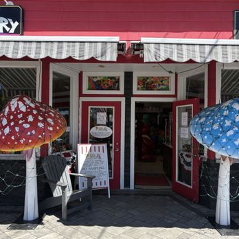 Dickinson Candy - Outside - Candy Stores Near Me - Old Orchard Beach, Maine
