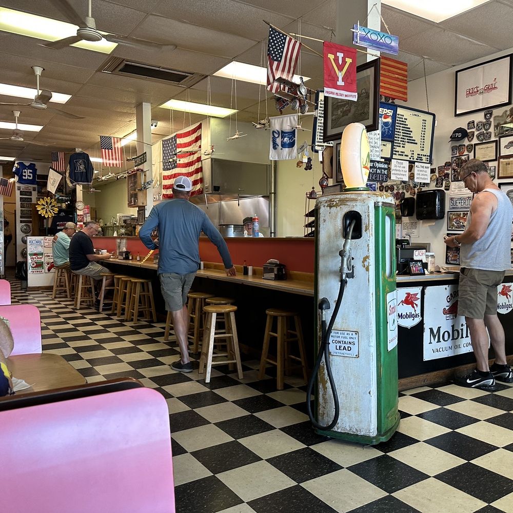 Eric's Grille - diners at the counter - Breakfast & Brunch Near Me - Southport, North Carolina Eric's Grille - diners at the counter - Breakfast & Brunch Near Me - Southport, North Carolina
