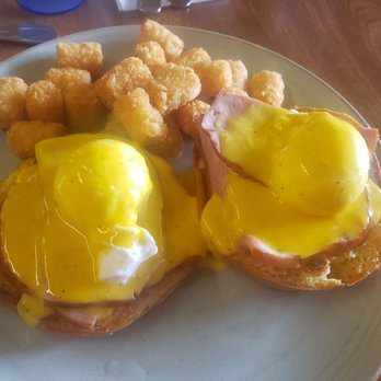 Main Kitchen Cafe - Ham eggs Benedict - New American Near Me - Granada Hills, California