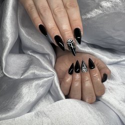 Nailz By Mel - Stilettos nails with nail art