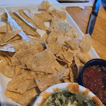 Applebee's Grill + Bar - Spinach artichoke dip. - American Near Me - Clinton, Missouri