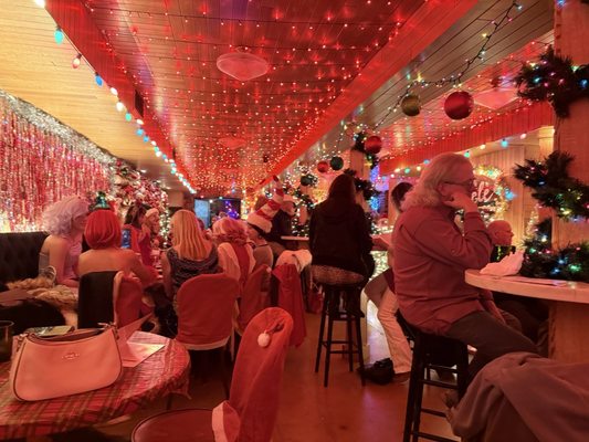 Golden Gate Saloon by null