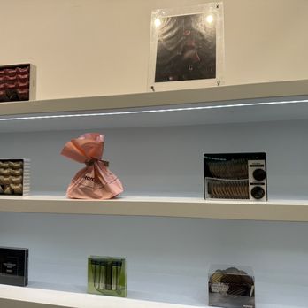 ROYCE Chocolate - Chocolatiers & Shops Near Me - Arlington Heights, Illinois