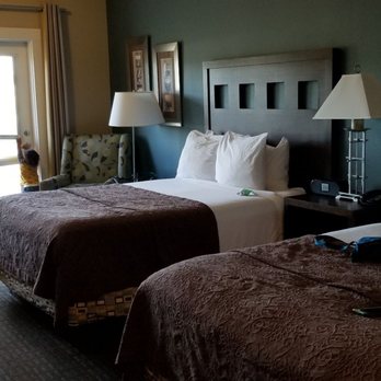 Oxford Suites Silverdale - Double queen bed room with patio & ocean view - Hotels Near Me - Silverdale, Washington