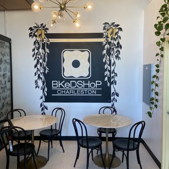 BKeDSHoP - Small sitting area inside shop. - Donuts Near Me - Charleston, South Carolina
