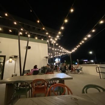 Pigzza - Seating area outdoor - Pizza Near Me - Orlando, Florida Pigzza - Seating area outdoor - Pizza Near Me - Orlando, Florida