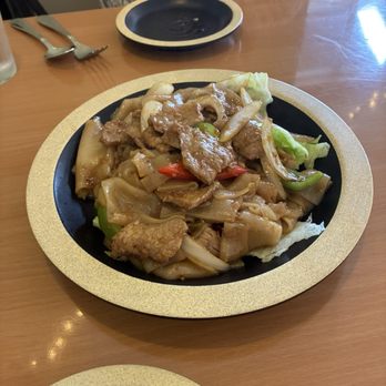 Elephant Thai Restaurant - Drunken noodles with Beef. - Thai Near Me - Henrico, Virginia Elephant Thai Restaurant - Drunken noodles with Beef. - Thai Near Me - Henrico, Virginia