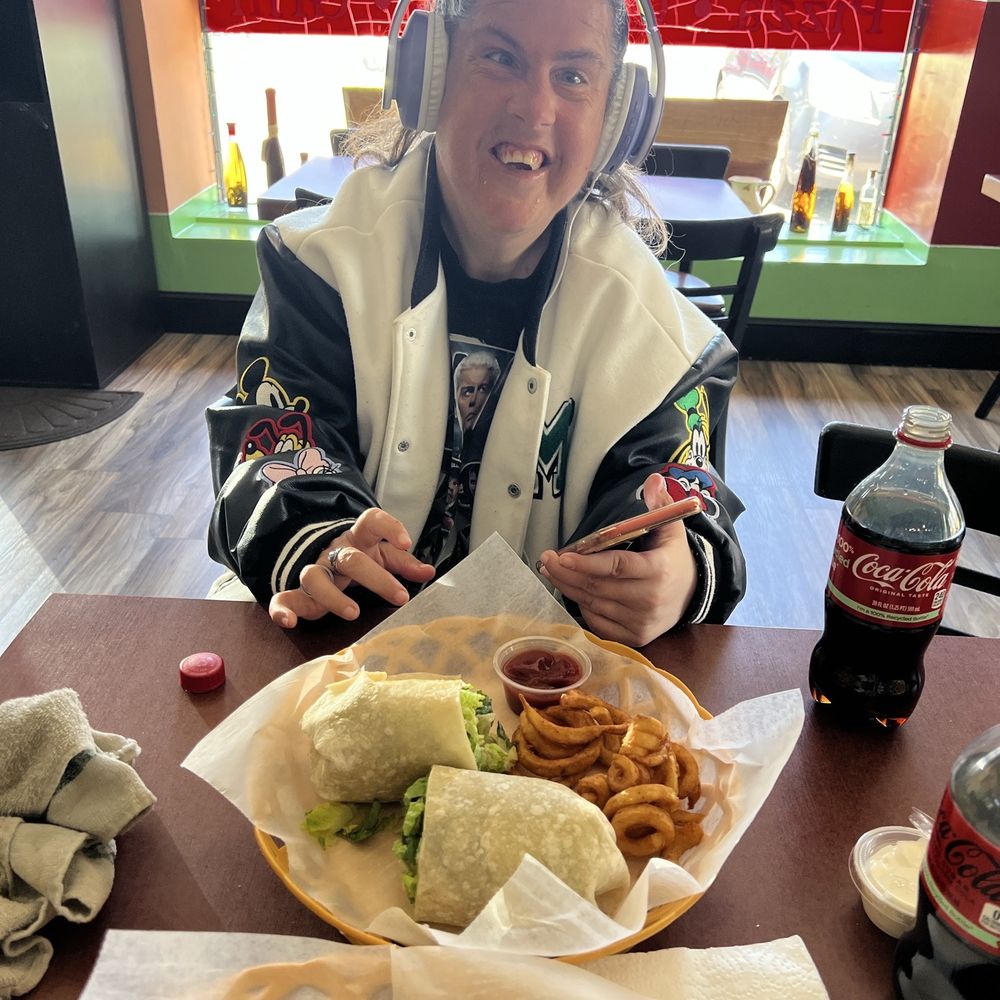 La Nuova Pizzeria - Lunch with Jade - Pizza Near Me - Johnston, Rhode Island