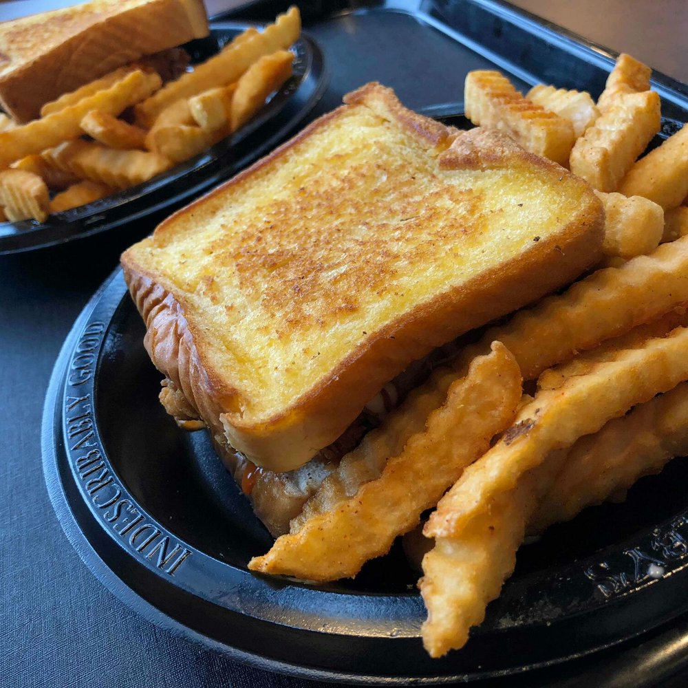 Zaxbys - Kickin chicken sandwich meal - Fast Food Near Me - Sugar Land, Texas