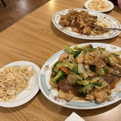 Little Dragon Chinese Restaurant - House special and Mongolian chicken