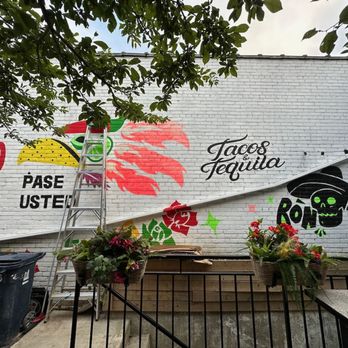 Mamacita's Gourmet Pizzas - Back patio - Mexican Near Me - Toronto, Ontario