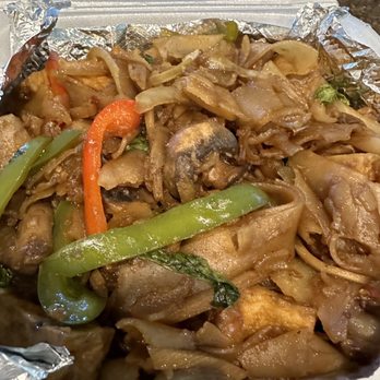 Praya Thai - Drunken noodles - Thai Near Me - Las Vegas, Nevada Praya Thai - Drunken noodles - Thai Near Me - Las Vegas, Nevada