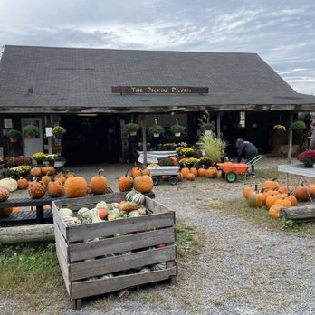 Pickin' Patch - Exterior of the Country Store - Farmers Market Near Me - Avon, Connecticut