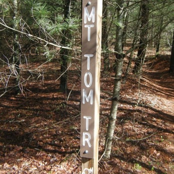 Mount Tom Trail - Hiking Near Me - Exeter, Rhode Island