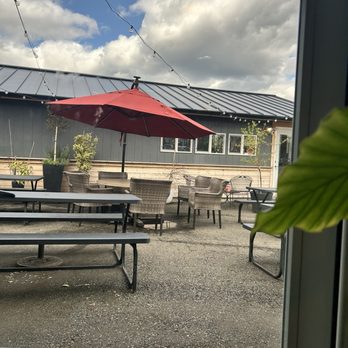 Steele Barrel BBQ Company - Outside patio - Food Trucks Near Me - Yelm, Washington