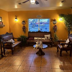 EL Jacal Mexican Grill - Waiting room