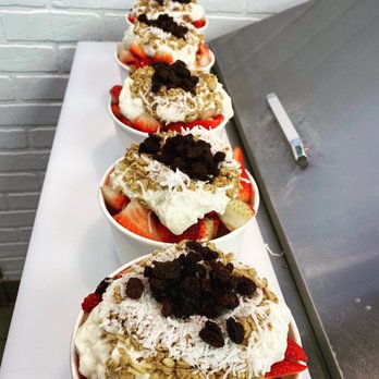 Carambas - Fresas con crema - Desserts Near Me - Pico Rivera, California