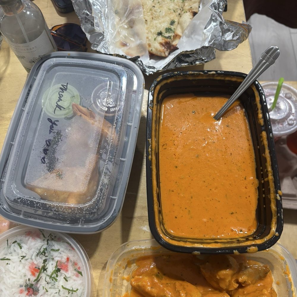 Butter chicken garlic naan & order or samosas Butter chicken garlic naan & order or samosas