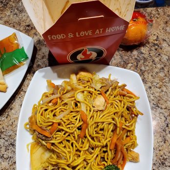 Oodle Noodle - a plate of noodles and vegetables - Noodles Near Me - Edmonton, Alberta